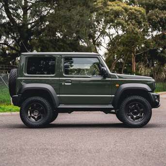  Suzuki Jimny with a 40 mm Dobinsons lift kit, 16-inch RAYS gramLIGHTS 57DR-X wheels and Yokohama X-AT G016 tyres