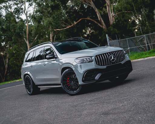  Mercedes GLS63 fitted with 22-inch Vossen HFX4 Satin Black wheels and Pirelli Scorpion Winter tyres.